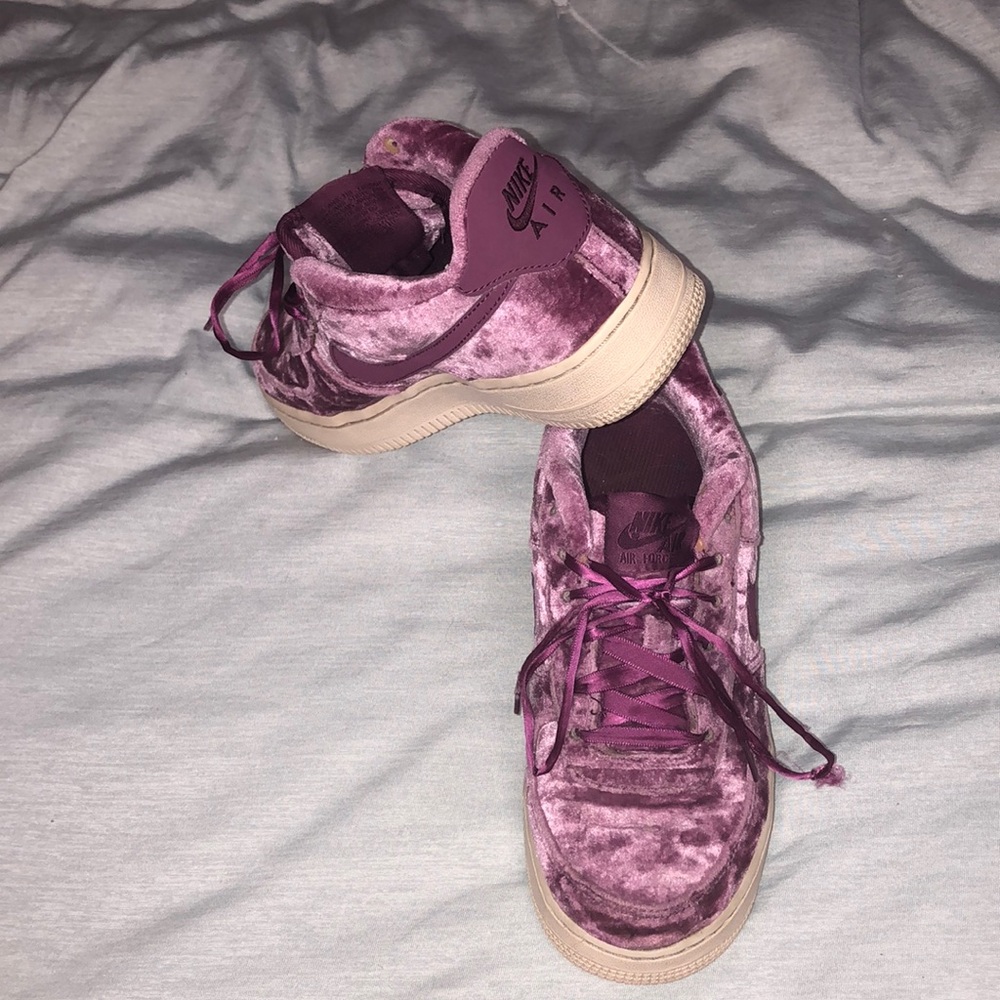 Air Force 1 Crushed Velvet size 4Y “Tea Berry”